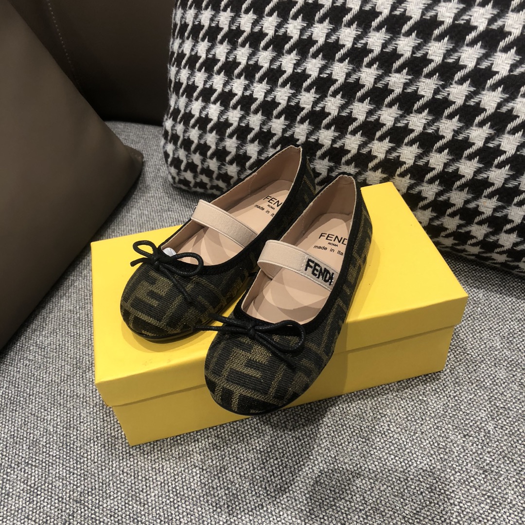 Children's shoes child
